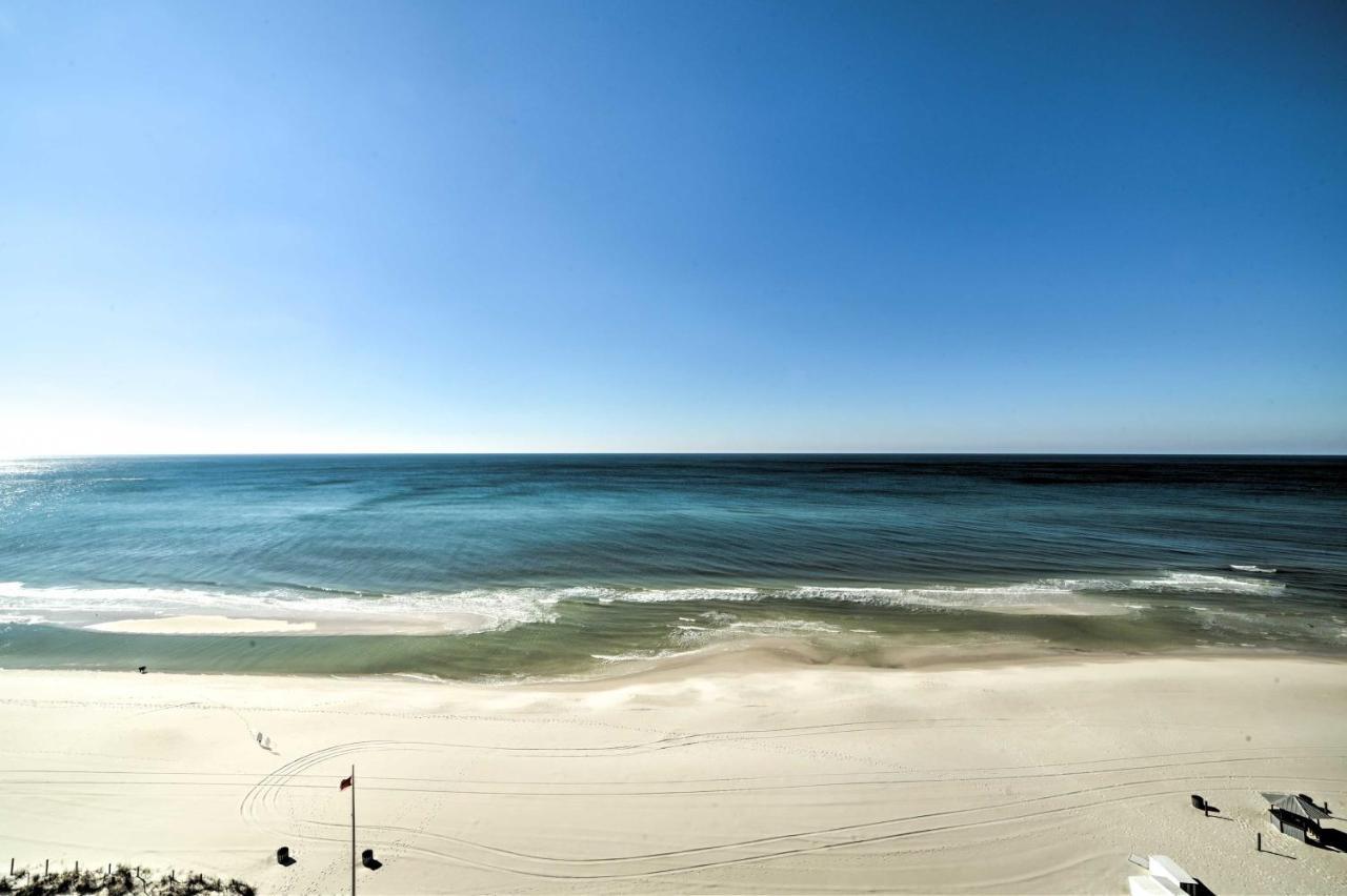 Spectacular Oceanfront Emerald Apartment